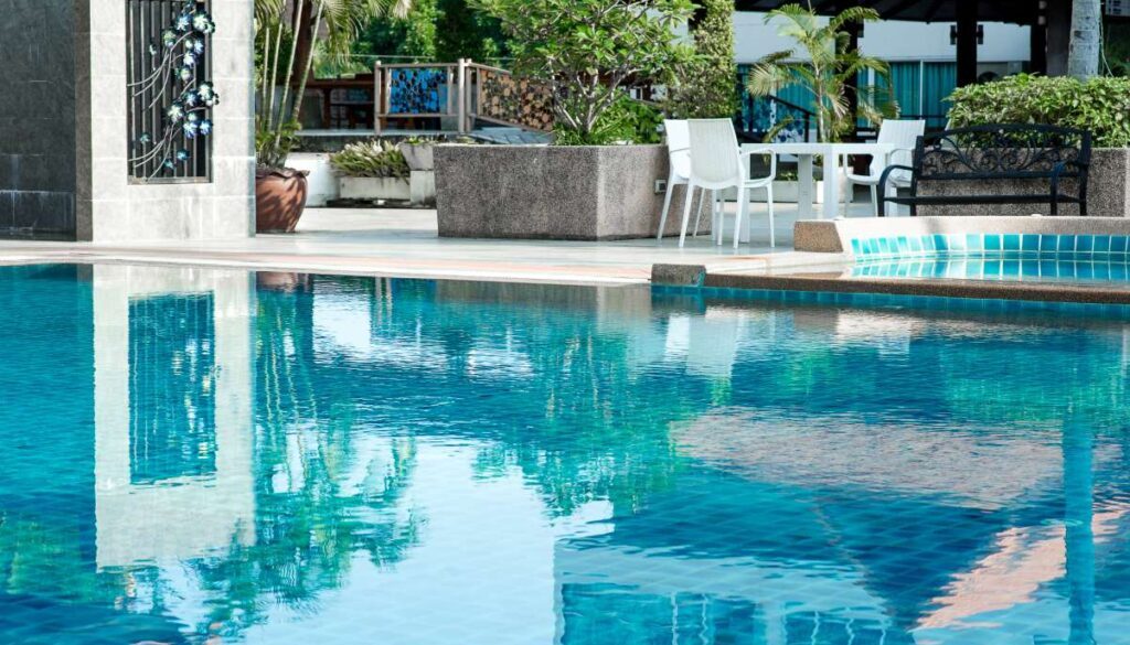 blue-swimming-pool-ready-play-hot-those-who-like-play-with-copy-space(1)_0x800