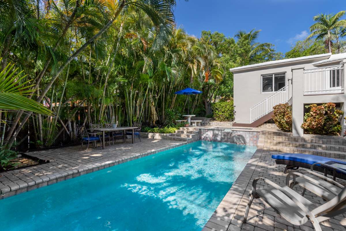 garden-with-natural-vegetation-with-lots-trees-pool-that-creates-armonic-atmosphere(3)_0x800 garden-with-natural-vegetation-with-lots-trees-pool-that-creates-armonic-atmosphere(3)_0x800