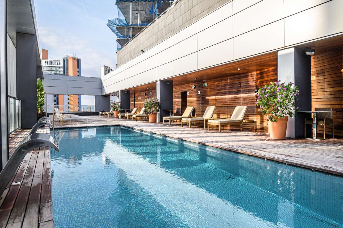 swimming-pool-roof-top-with-beautiful-city-view-skyscrapers-premium-hotel-03-01-2020-barcelona-spain(1)_0x800