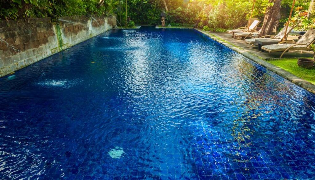 swimming-pool-tropical-environment_0x800