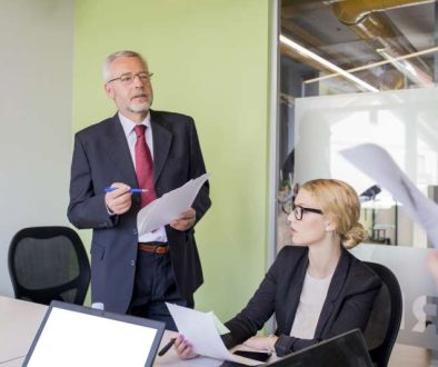 business-people-brainstorming-office-desk_800x600