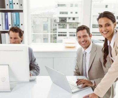 business-people-using-laptop-computer-office_800x600