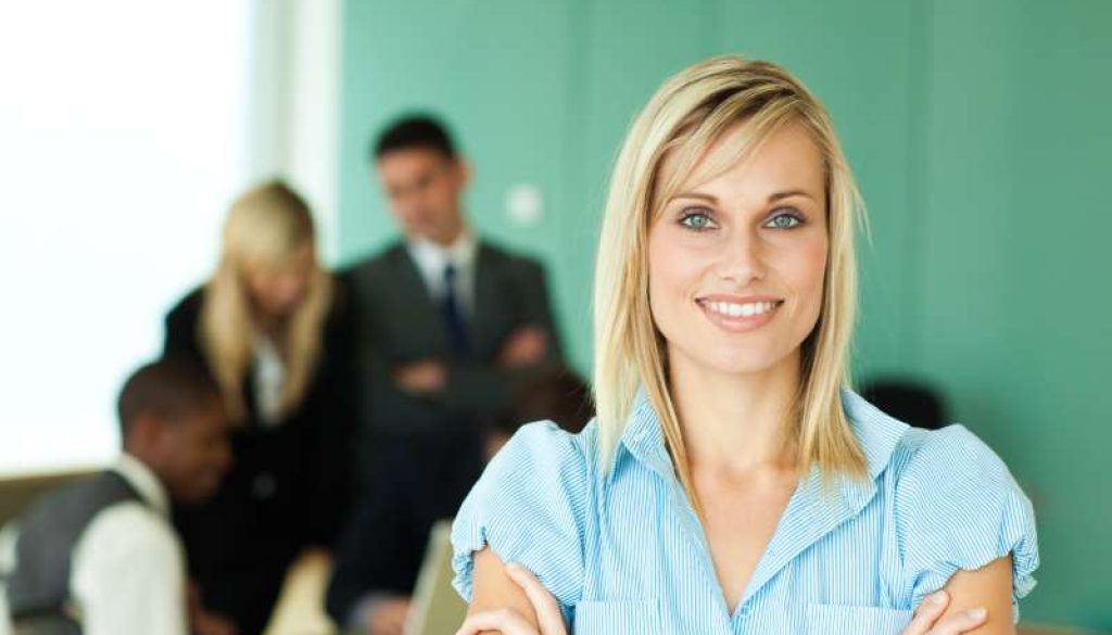 businesswoman-front-people-working-office_800x600