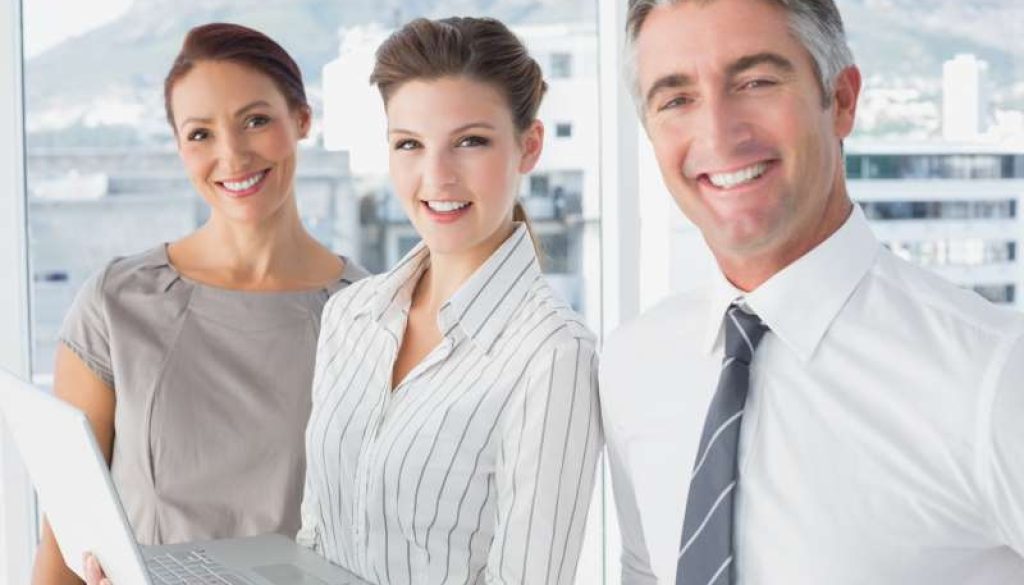 businesswoman-using-laptop-work_800x600