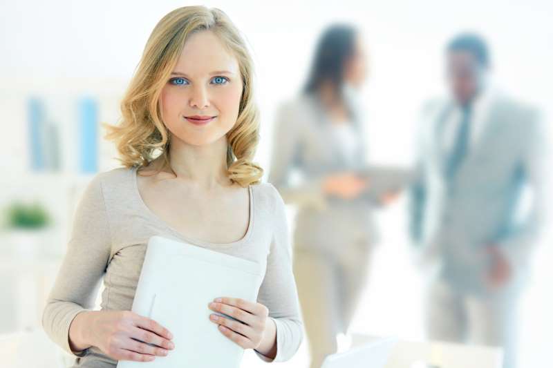 confident-businesswoman-holding-digital-tablet_800x600