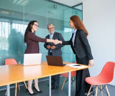 confident-businesswomen-handshaking-greeting-each-other_800x600