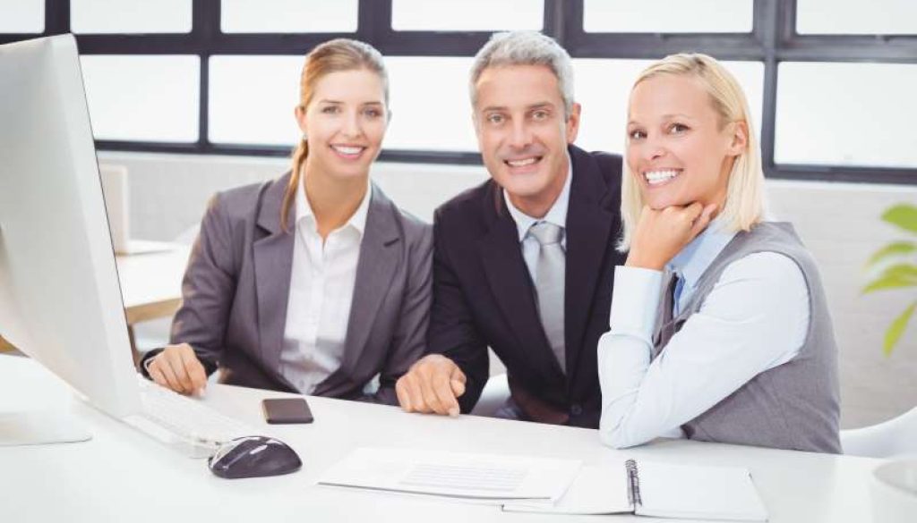 portrait-smiling-business-professionals-working-computer-desk_800x600