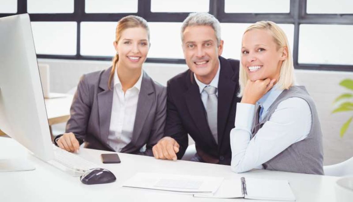 portrait-smiling-business-professionals-working-computer-desk_800x600