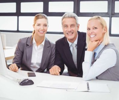 portrait-smiling-business-professionals-working-computer-desk_800x600