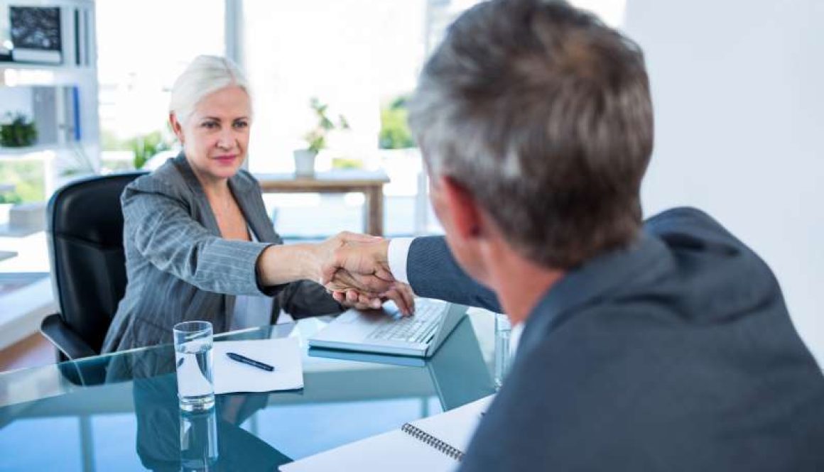 serious-business-people-shaking-hands_800x600