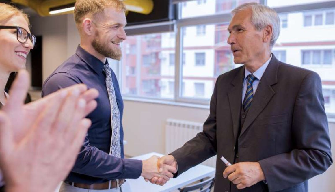 smiling-businesspeople-shaking-hands-meeting-office_800x600