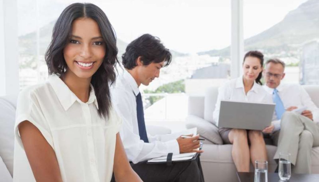 smiling-businesswoman-with-work-colleagues_800x600