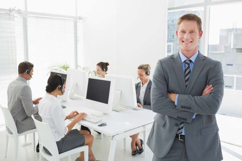 smiling-manager-standing-arms-crossed-with-staff_800x600 smiling-manager-standing-arms-crossed-with-staff_800x600
