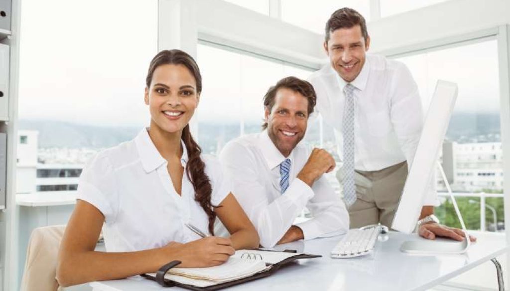 three-smiling-business-people-office-desk_800x600