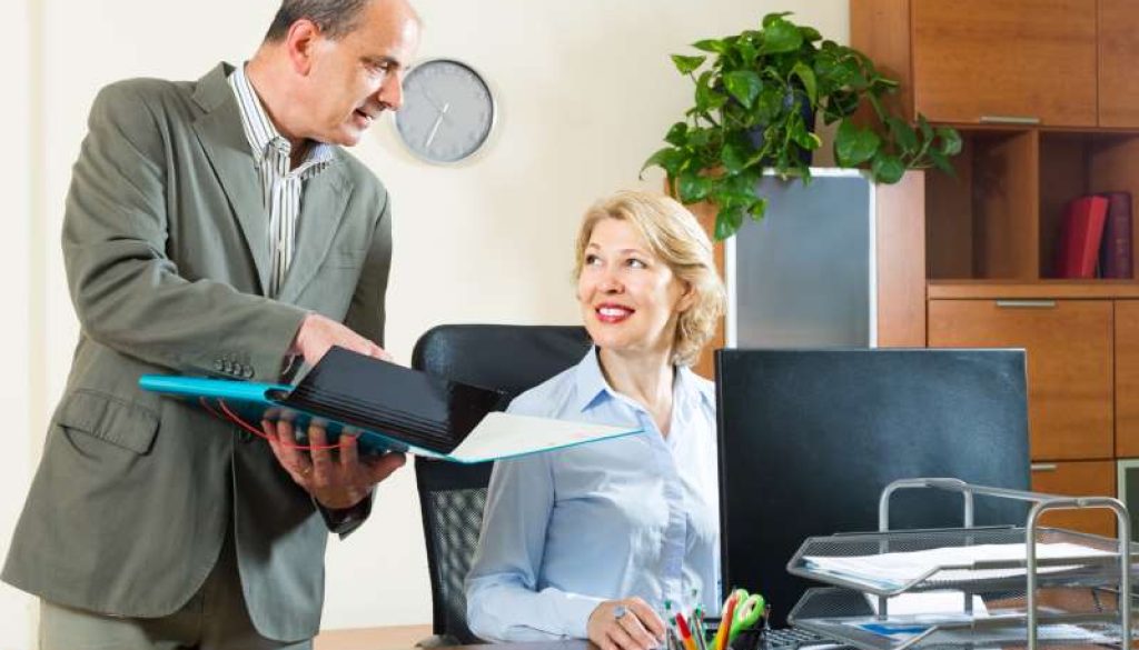 two-senior-colleagues-office_800x600