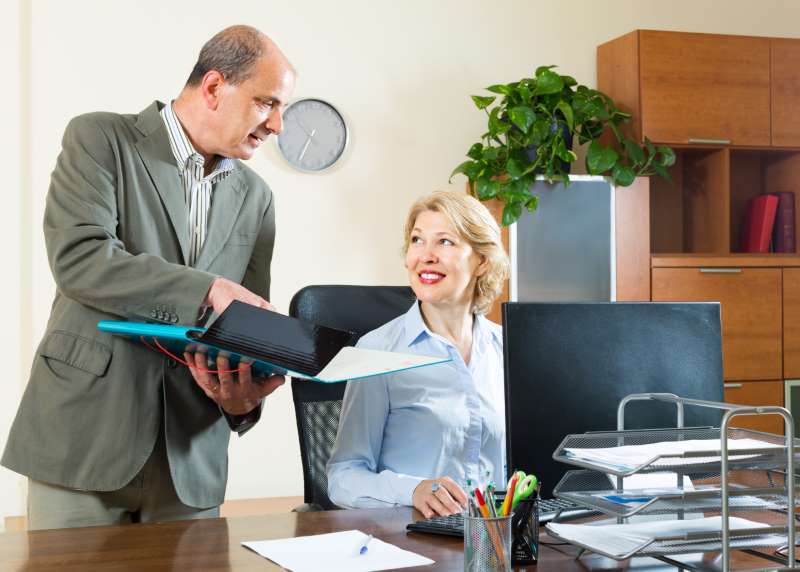 two-senior-colleagues-office_800x600