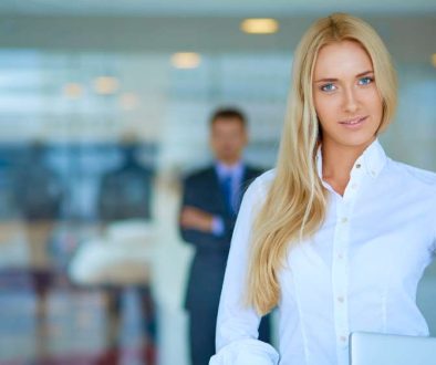 young-businesswoman-standing-business-center_800x600